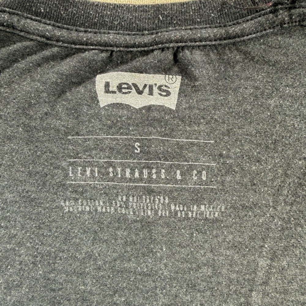 Levis Mens Graphic T-Shirt Charcoal Gray Red Batwing Logo Size S Short Sleeve - Picture 5 of 8